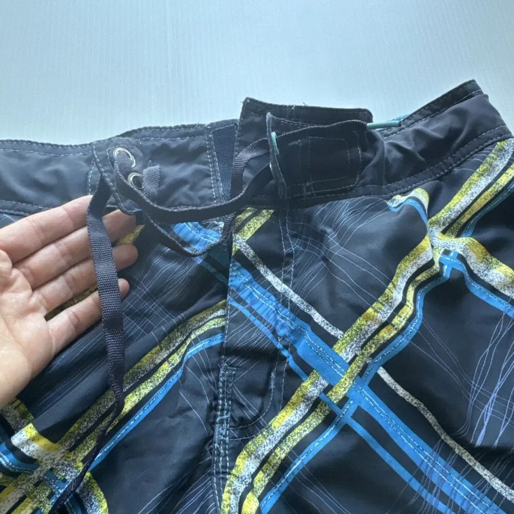 Speedo Men’s Board Swim Shorts Size M Black Blue Yellow Plaid Cargo Pocket